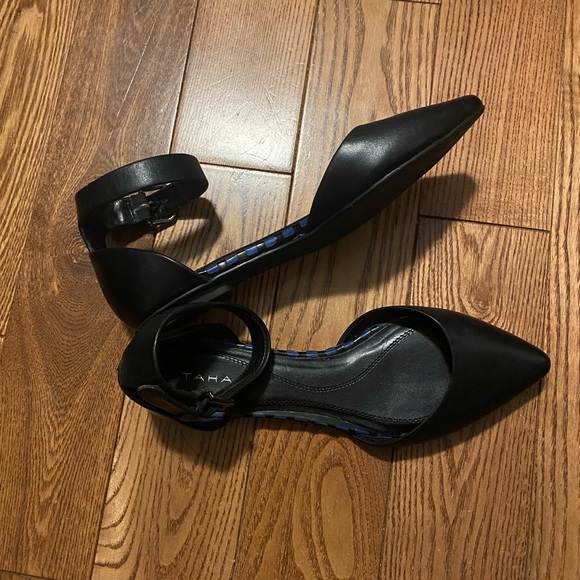 Tahari Flats With Straps Size 6 - Picture 4 of 5